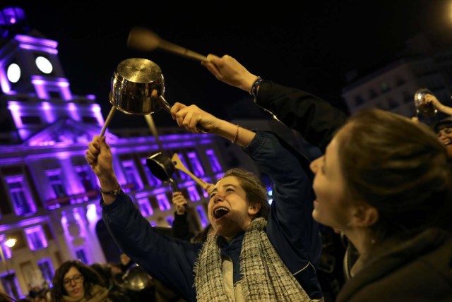 Women bang pots and pans during a protest at the start of a nationwide feminist strike on International Women's Day at Puerta del Sol Square in Madrid, Spain, March 8, 2018. REUTERS/Susana Vera