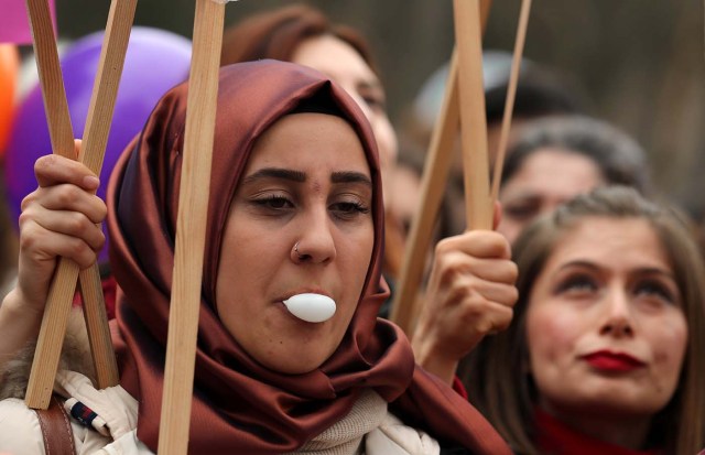 Demonstrators attend a rally to mark International Women's Day in Ankara, Turkey, March 8, 2018. REUTERS/Umit Bektas