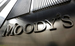 Moody’s baja calificación de Venezuela y espera fuertes pérdidas para inversores en bonos