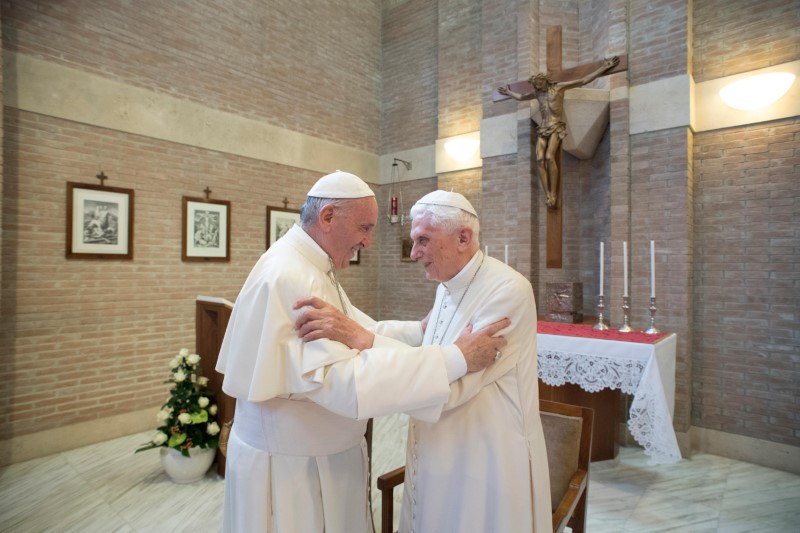 El papa Francisco visitó a Benedicto XVI