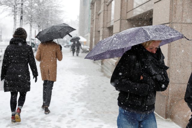 A woman holds an umbrella against the snow during a snowstorm in Washington, U.S., March 21, 2018. REUTERS/Yuri Gripas