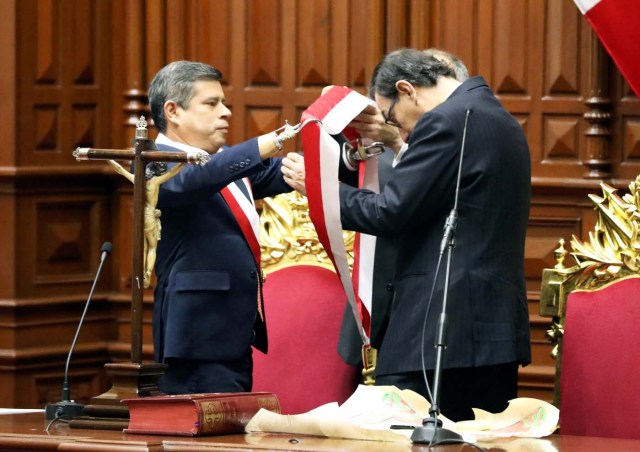 El presidente de Perú, Martín Vizcarra, en su jura al cargo frente al Congreso en Lima, mar 23, 2018. REUTERS/Mariana Bazo