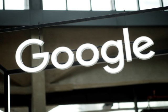 El logo de Google en una feria de emprendimiento en París, feb 15, 2018. REUTERS/Benoit Tessier