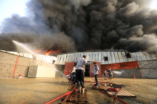 Firefighters try to extinguish a fire engulfing warehouse of the World Food Programme in Hodeida, Yemen March 31, 2018. REUTERS/Abduljabbar Zeyad