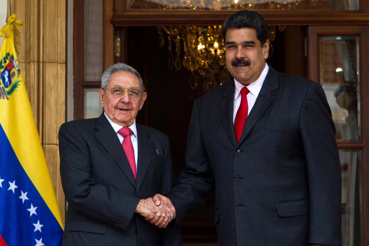 Con carteles en contra del comunismo recibirán a Raúl Castro en la Cumbre de las Américas