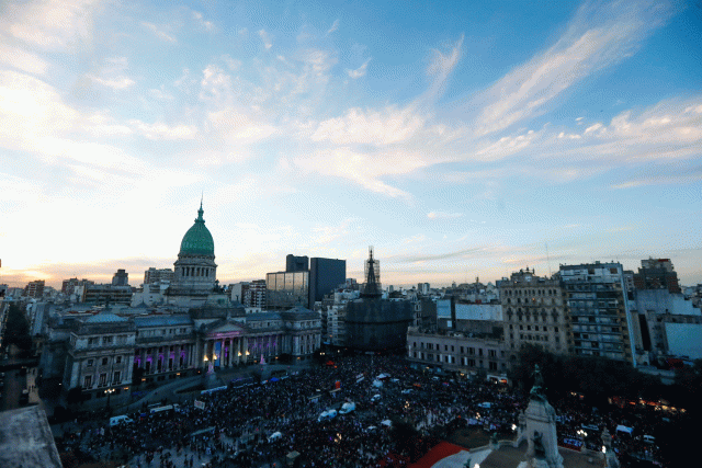  Miles de activistas se manifiestan en las inmediaciones del Congreso argentino con motivo del Día Internacional de la Mujer hoy, jueves 8 de marzo de 2018, en Buenos Aires (Argentina)  EFE/David Fernández 