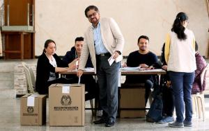 Iván Márquez llama a la paz en su primera votación por el partido Farc
