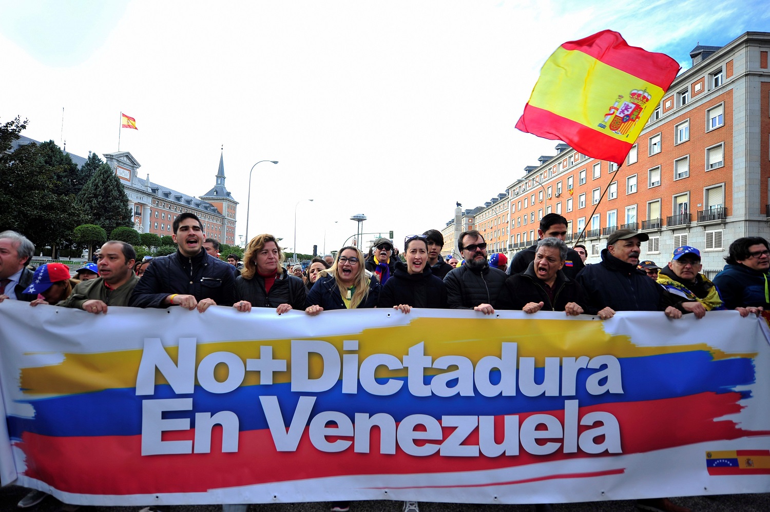 España insiste en que Venezuela debe ser democrática y segura