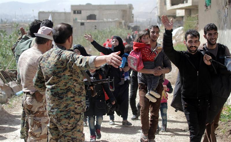 Empieza evacuación de civiles y milicianos de Guta Oriental al norte de Siria