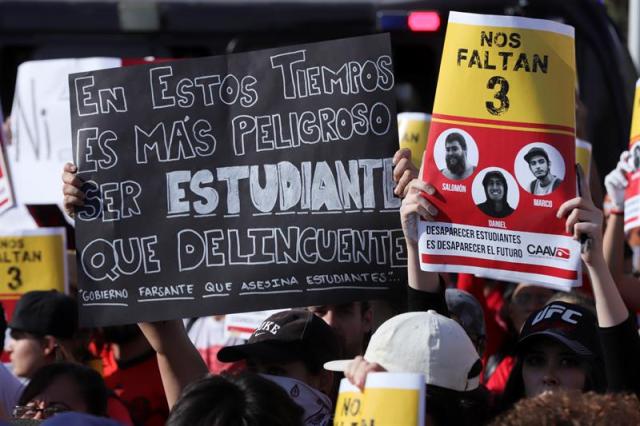 Estudiantes muestran repudio por desaparición de 4 jóvenes en oeste de México. EFE