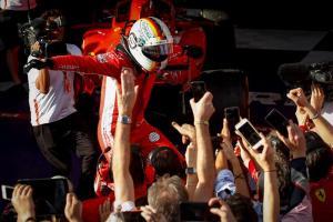 Vettel superó a Hamilton para llevarse el Gran Premio de Australia