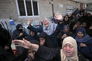 Palestinos hacen jornada de huelga y luto nacional por los 16 muertos en Gaza