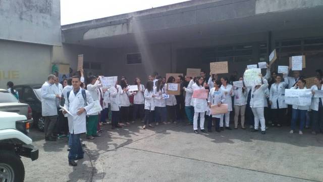 Foto: Protesta de médicos y pacientes del Iahula / Leonardo León