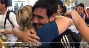 El emotivo recibimiento de venezolanos a sus compatriotas en Perú (Video)