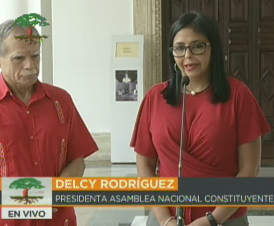 La presidenta de la constituyente cubana Delcy Eloína en compañia de Oscar López Rivera, uno de los principales dirigentes de la FALN (Foto: VTV CANAL 8 ? @VTVcanal8)