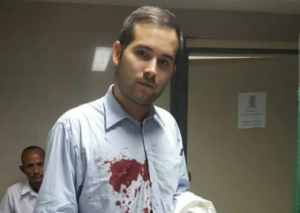 Médico residente del Hospital Luis Razetti fue apuñalado, denuncia Olivares