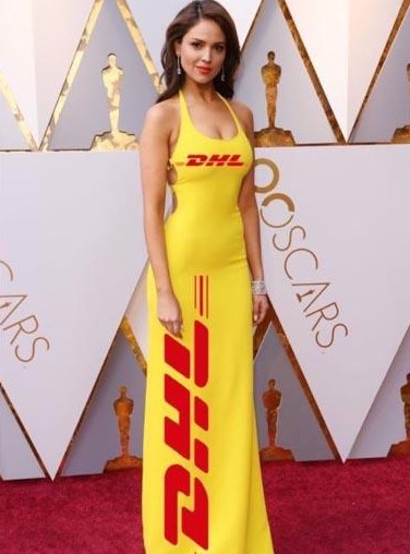 La actriz y cantante hizo parte de una lista de artistas latinoamericanos que hicieron presencia en la ceremonia. Su vestido amarillo, de Ralph Lauren, se llevó todas las miradas. Foto: Twitter