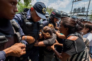 PoliCarabobo a familiares: Fueron trasladados 47 detenidos a la cárcel de Tocuyito