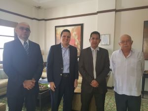 Montoya propone crear comisión para legalizar la condición de los venezolanos en Panamá