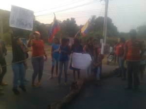 Vecinos de Achaguas tomaron las calles por aumento en las bolsas Clap (Fotos)