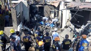 Diez muertos al estrellarse un avión bimotor contra una casa en Filipinas
