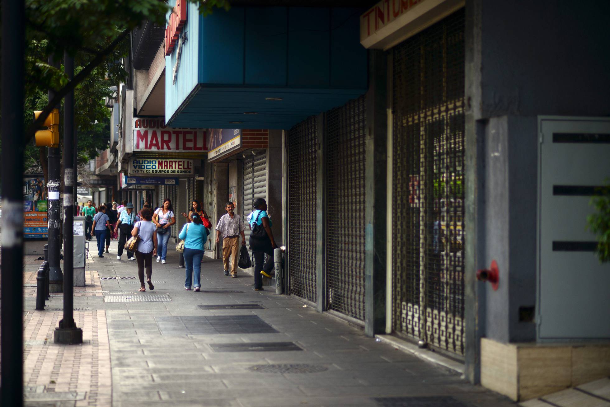 Los negocios de Caracas bajan las rejas