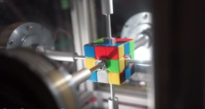 Nuevo récord: Un robot es el más veloz resolviendo el cubo Rubik (Video)