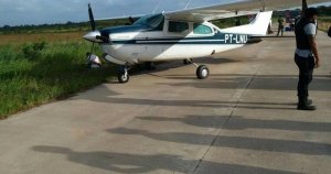 Incautan avioneta con 400 kilos de cocaína en Surinam y detienen a 9 personas
