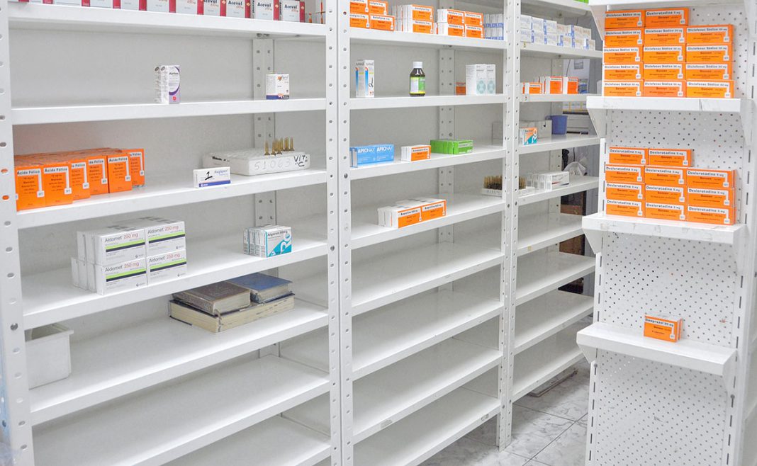 En Vargas las farmacias parecen perfumerías por falta de medicamentos