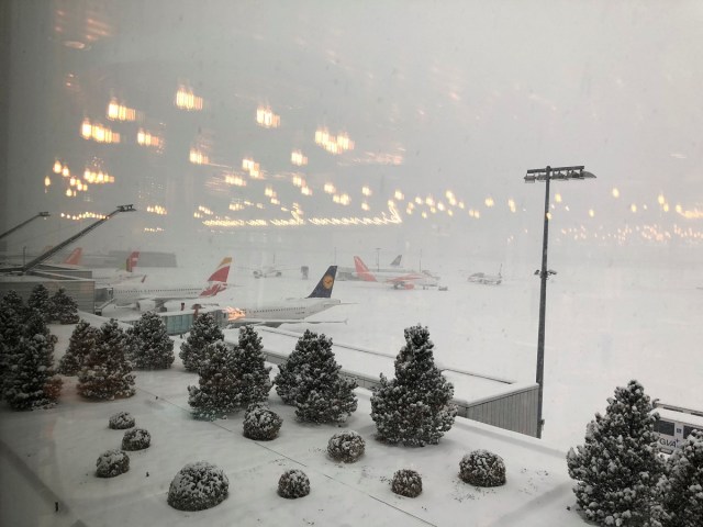 General view of the airport in the Swiss city of Geneva, Switzerland March 1, 2018 in this picture obtained from social media. FABRICE PERRIN/ WIDE AGENCY /via REUTERS THIS IMAGE HAS BEEN SUPPLIED BY A THIRD PARTY. MANDATORY CREDIT. NO RESALES. NO ARCHIVES. MUST ON SCREEN COURTESY FABRICE PERRIN/ WIDE AGENCY