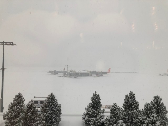 General view of the airport in the Swiss city of Geneva, Switzerland March 1, 2018 in this picture obtained from social media. FABRICE PERRIN/ WIDE AGENCY /via REUTERS THIS IMAGE HAS BEEN SUPPLIED BY A THIRD PARTY. MANDATORY CREDIT. NO RESALES. NO ARCHIVES. MUST ON SCREEN COURTESY FABRICE PERRIN/ WIDE AGENCY