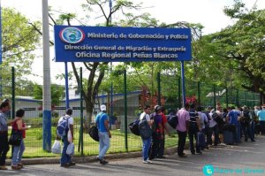 Costa Rica anuncia multa en dólares a extranjeros con permanencia irregular