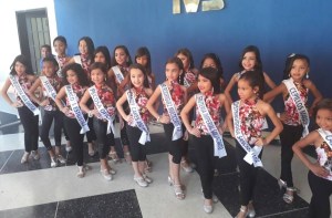Mini reinas se preparan para la celebración de la Feria de San José 2018