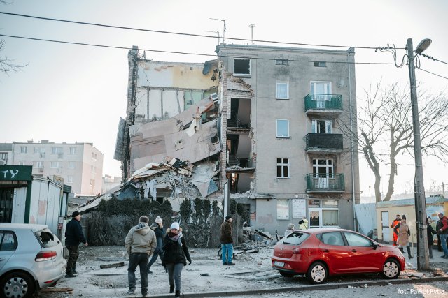 A general view of collapsed building is seen in Poznan, Poland, March 4, 2018 in this picture obtained from social media. Courtesy of INSTAGRAM/ @PAWEL_ALTERNATYWNA /via REUTERS THIS IMAGE HAS BEEN SUPPLIED BY A THIRD PARTY. MANDATORY CREDIT.