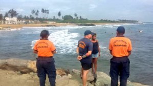 Desalojan dos playas en Carabobo por fuerte oleaje