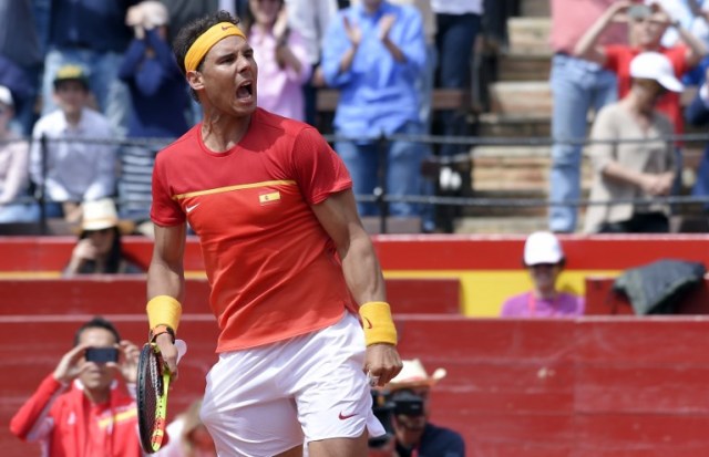 Spain's Rafa Nadal celebrates winning 6-1 6-4 6-4 during the Davis Cup quarter-final tennis match against Germany's Alexander Zverev at the bullring of Valencia, on April 8, 2018.  / AFP PHOTO / JOSE JORDAN