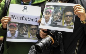 Suspenden entrega de cuerpos de periodistas ecuatorianos a Cruz Roja