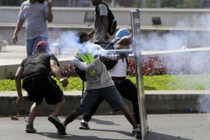 Ortega dispuesto a enmendar reformas que abrieron crisis que deja 10 muertos