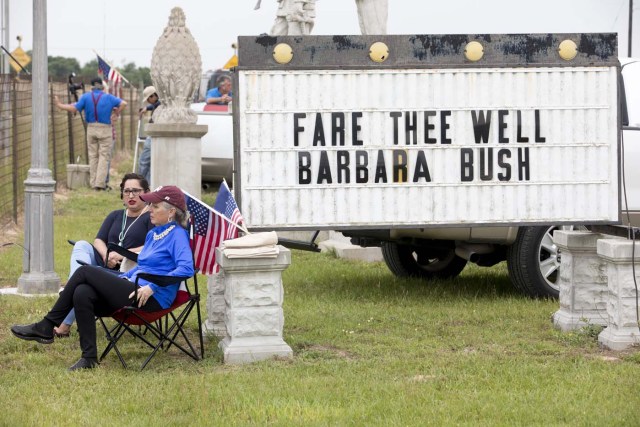 From left, Lola McGrew and Ruth Brooks, wait for former First Lady Barbara Bush's motorcade at Fraziers in Hempstead, halfway between Houston and College Station where Mrs. Bush is being buried on the grounds of the George Bush Presidential Center on April 21, 2018. / AFP PHOTO / Daniel Kramer www.dankphotos.com