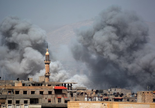 Momento en el cual el régimen sirio bombardeó Damasco / FOTO: AFP / Rami al SAYED
