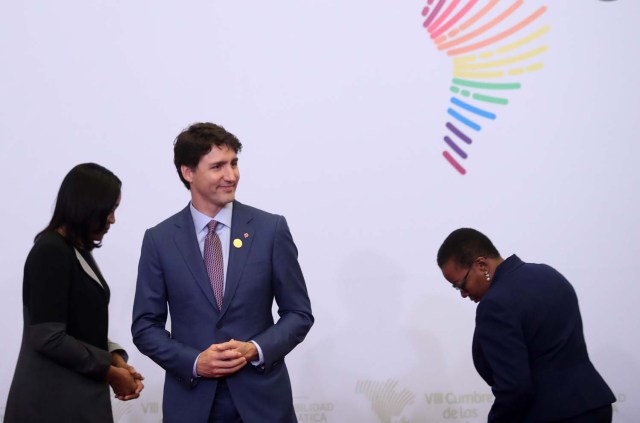 El primer ministro de Canadá, Justin Trudeau, participa en las fotos oficiales de la VIII Cumbre de las Américas hoy, sábado 14 de abril de 2018, en el Centro de Convenciones de Lima (Perú). EFE/Ernesto Arias