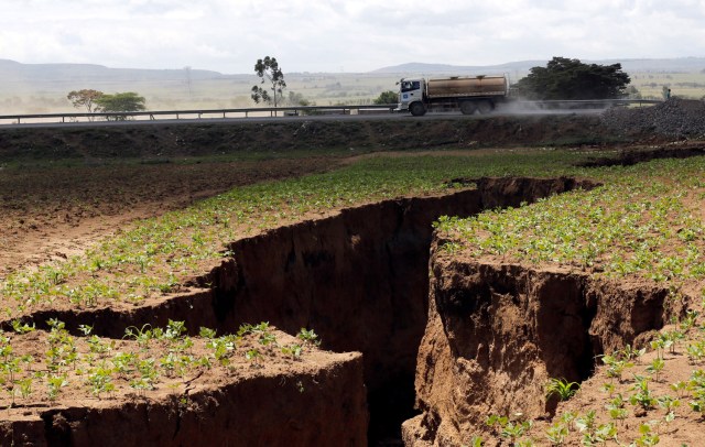 A tanker drives near a chasm suspected to have been caused by a heavy downpour along an underground fault-line near the Rift Valley town of Mai-Mahiu, Kenya March 28, 2018. Picture taken March 28, 2018. REUTERS/Thomas Mukoya
