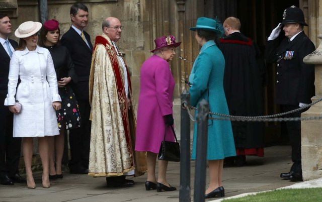 Britain's Queen Elizabeth and other members of Britain's royal family arrive for the annual Easter Sunday service at St George's Chapel at Windsor Castle in Windsor, Britain, April 1, 2018. REUTERS/Simon Dawson