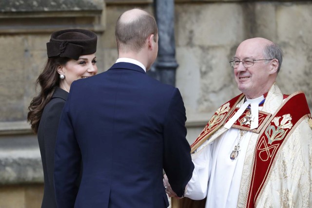 Britain's Prince William and Catherine, Duchess of Cambridge, are greeted by the Dean of Windsor, David Conner, as they arrive for the annual Easter Sunday service at St George's Chapel at Windsor Castle in Windsor, Britain, April 1, 2018. Tolga Akmen/Pool via Reuters