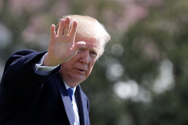 U.S. President Donald Trump waves as he departs the White House for a trip to Lewisburg, West Virginia, in Washington D.C., U.S. April 5, 2018. REUTERS/Carlos Barria