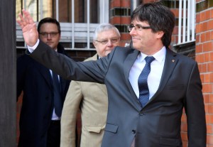 Puigdemont vuelve a pedir diálogo con Madrid al salir de la cárcel en Alemania