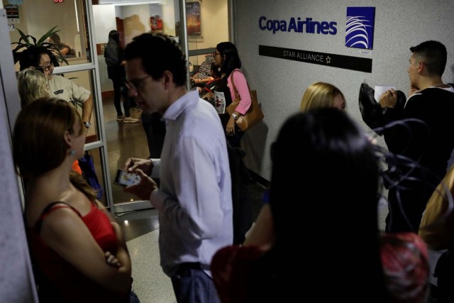 People gather at the gates of Copa Airlines headquarters in Caracas, Venezuela April 6, 2018. REUTERS/Marco Bello