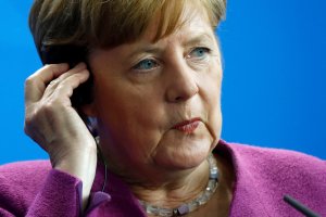 Estrés, Parkinson, esclerosis… ¿Qué le pasa a Angela Merkel? (Videos)