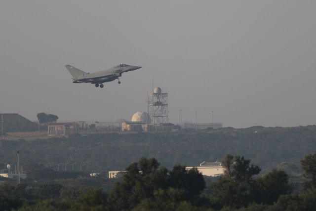 REFILE - REMOVING "FRENCH" FROM DESCRIPTION A fighter jet prepares to land at RAF Akrotiri, a military base Britain maintains on Cyprus, April 14, 2018. REUTERS/Yiannis Kourtoglou