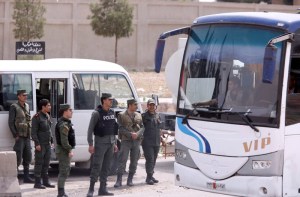 Policía siria se despliega en Duma tras ser declarada ciudad libre de terrorismo